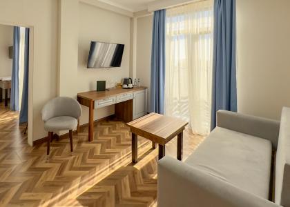 room 157 thumbnail 4