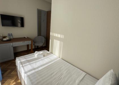 room 156 thumbnail 3