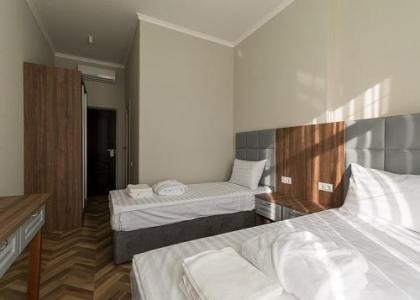room 152 thumbnail 5